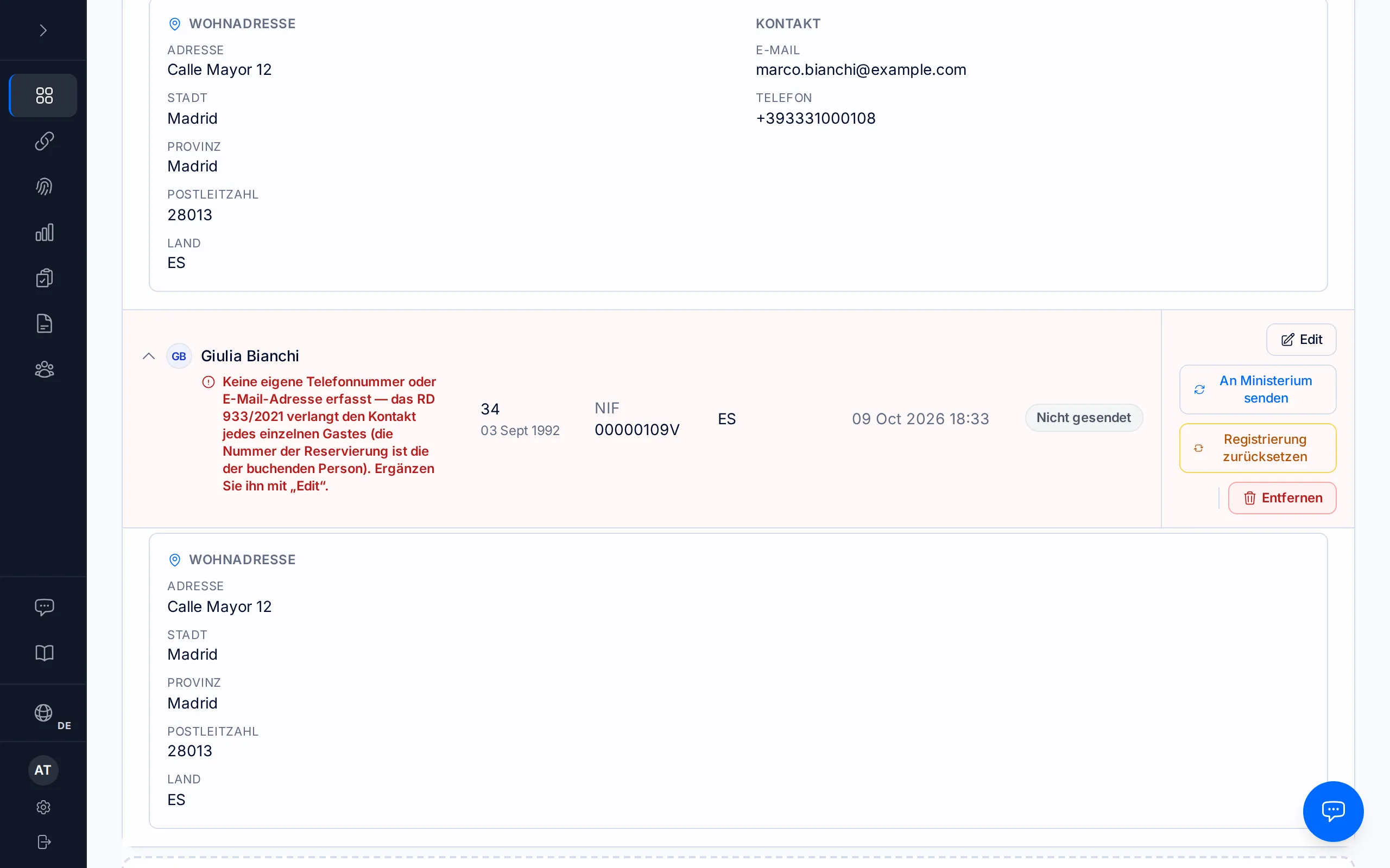 Seite einer Reservierung mit einer roten Zeile unter einem Gast: keine eigene Telefonnummer oder E-Mail-Adresse erfasst.