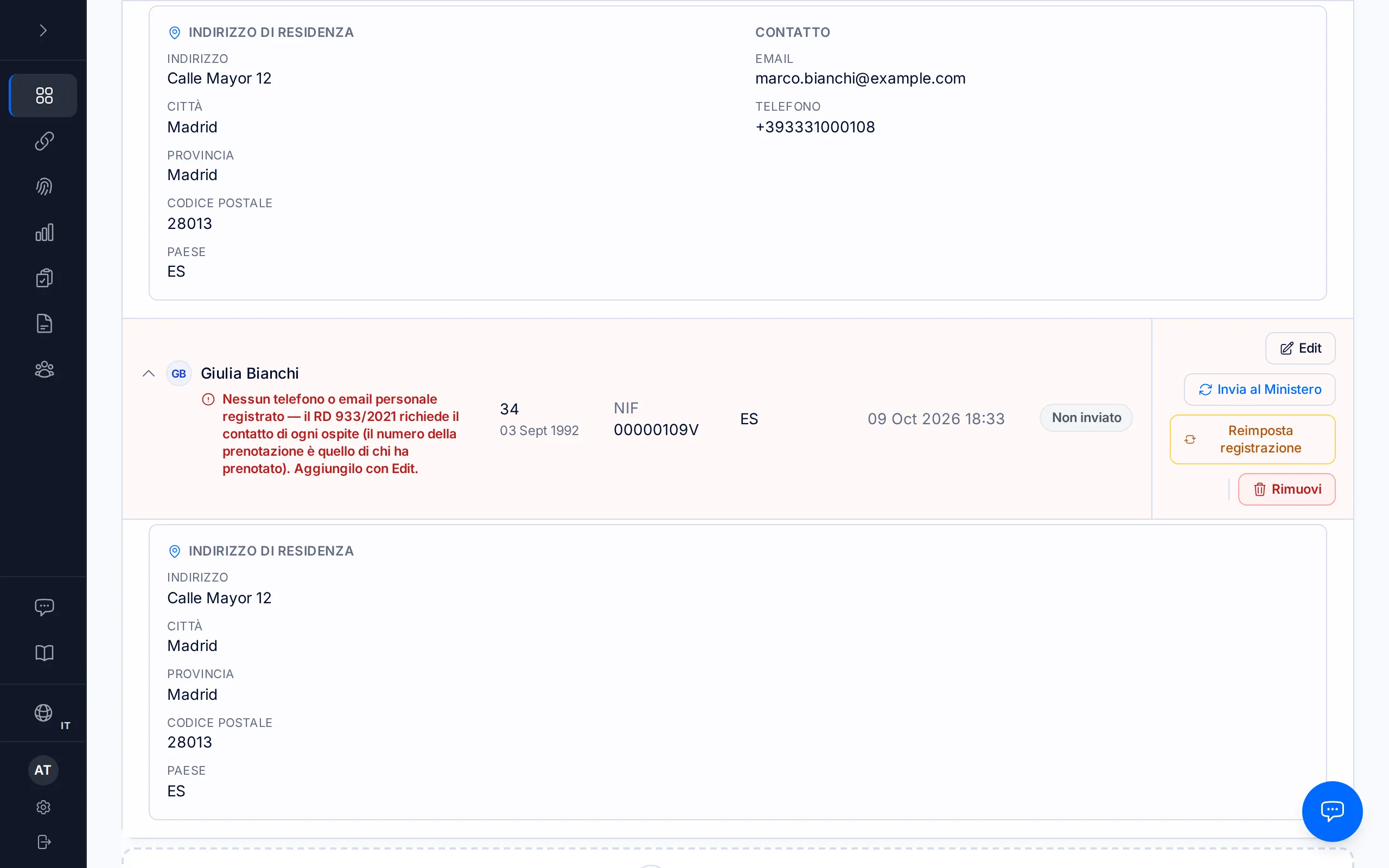 Pagina di una prenotazione con una riga rossa sotto un ospite: nessun telefono o email personale registrato.
