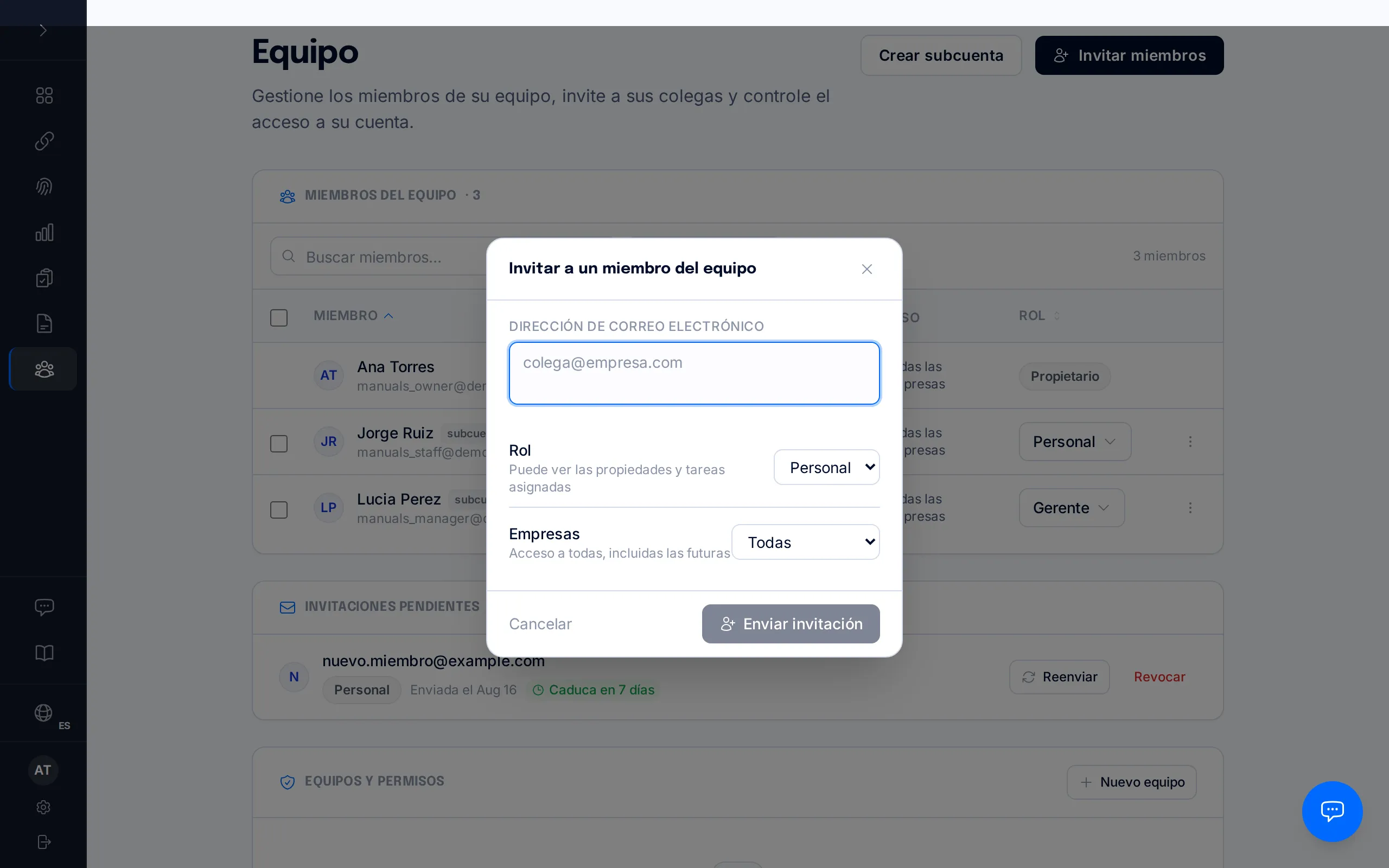 Ventana de invitación con el campo de correos, el selector de rol y el botón de enviar